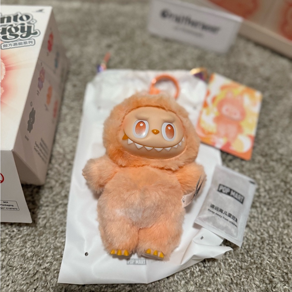 Pop Mart Labubu Big Into Energy: Happiness (NEW)